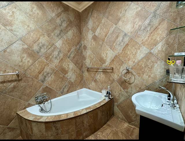 4 BEDROOM HOUSE FOR SALE IN MEER EN SEE